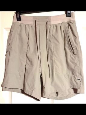 Mens Lululemon License to Train 7” linerless shorts size S beige khaki